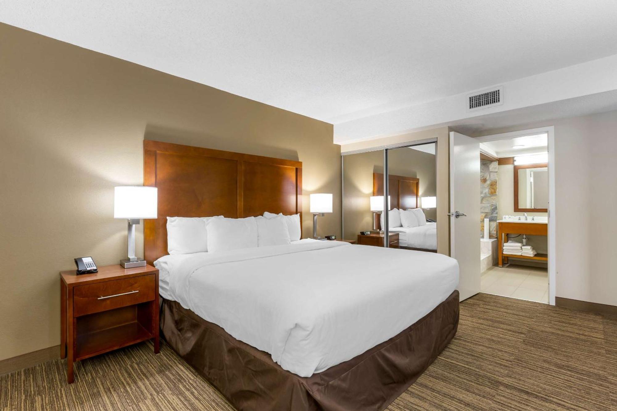 Comfort Inn University Durham - Chapel Hill Экстерьер фото